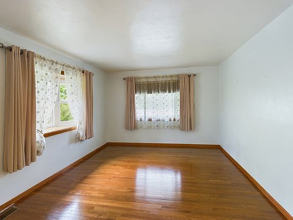4th image of 179 City View Drive