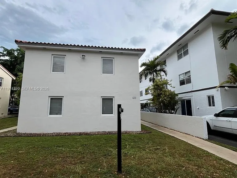 510 Santander Ave — Photo 4