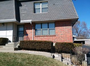 6810 W 74th St, Overland Park, KS 66204