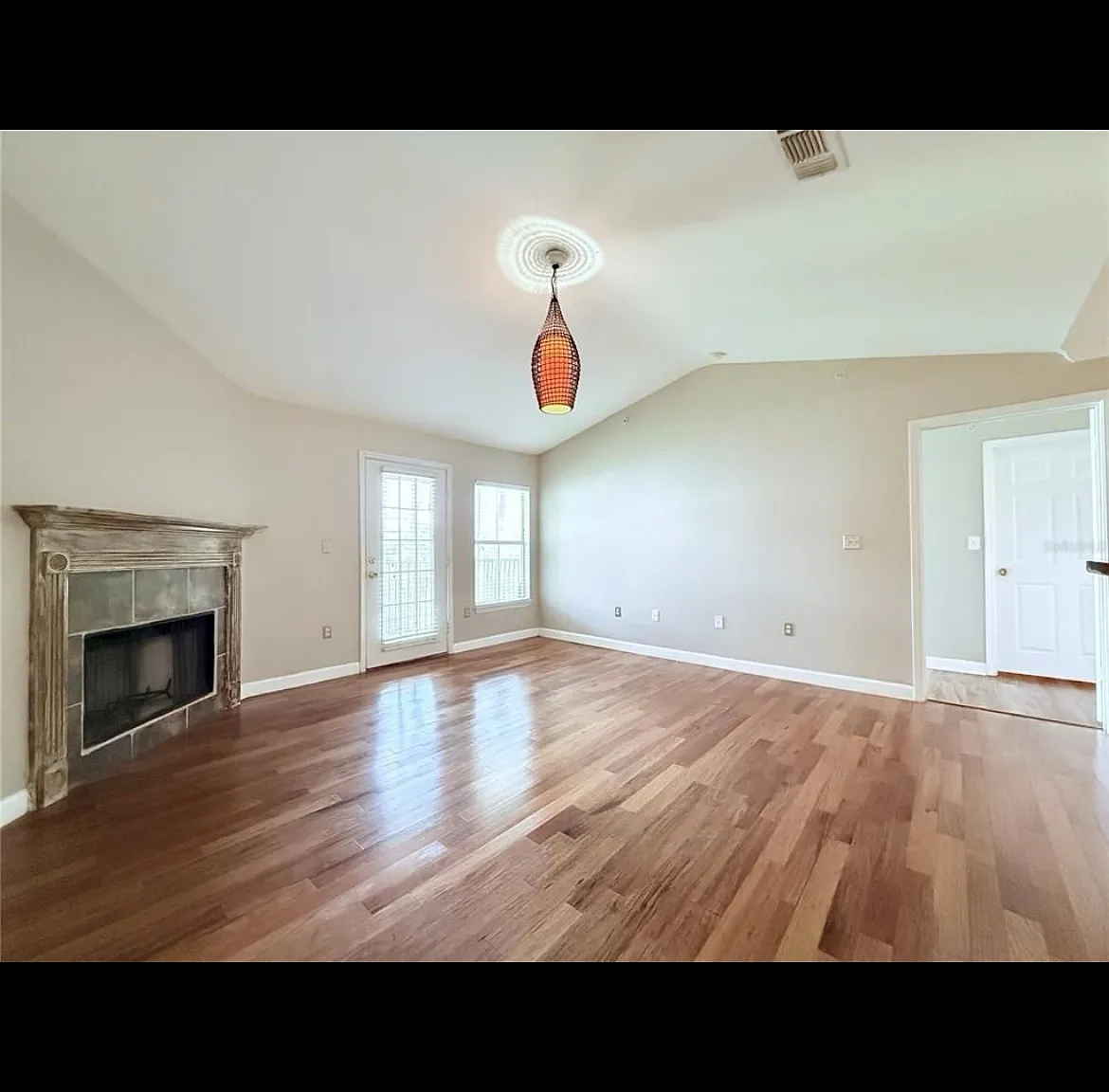 2 bed, 1133 sqft, $1,450 — Photo 3