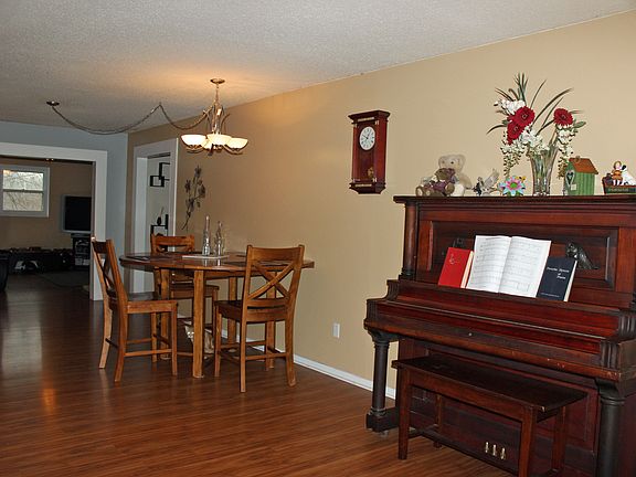 Home for Sale in Oakley, Illinois $159,977