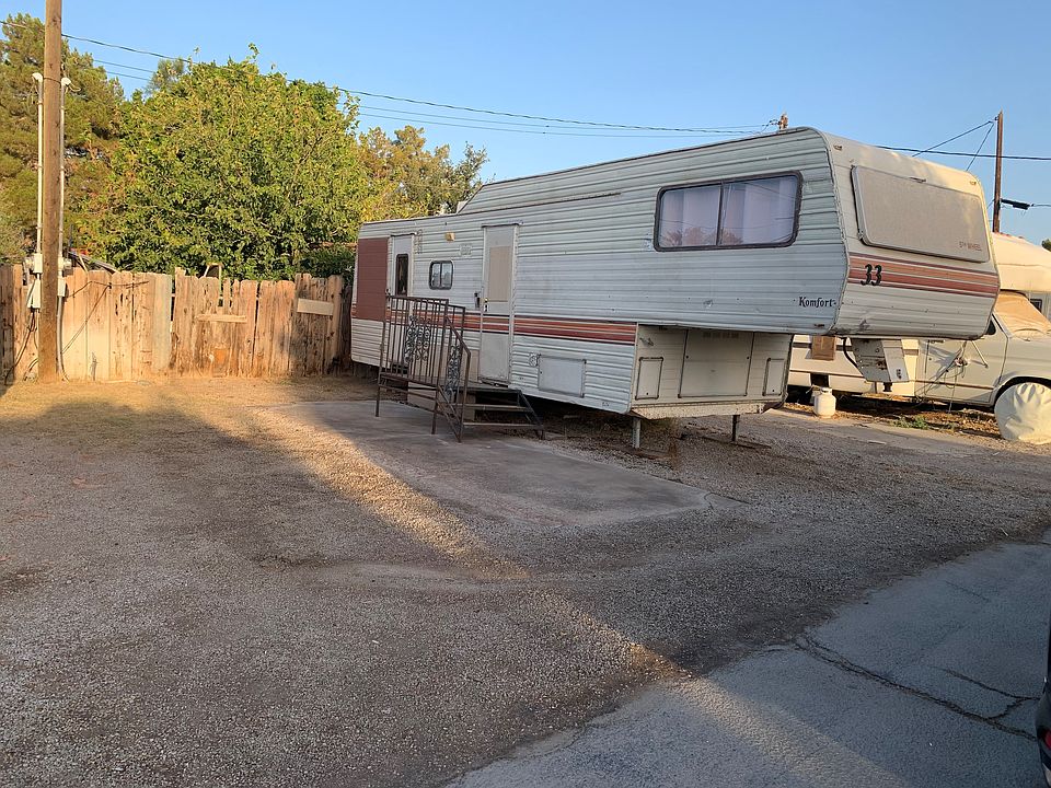 plenty of space to park your car or set up a pet friendly fence.