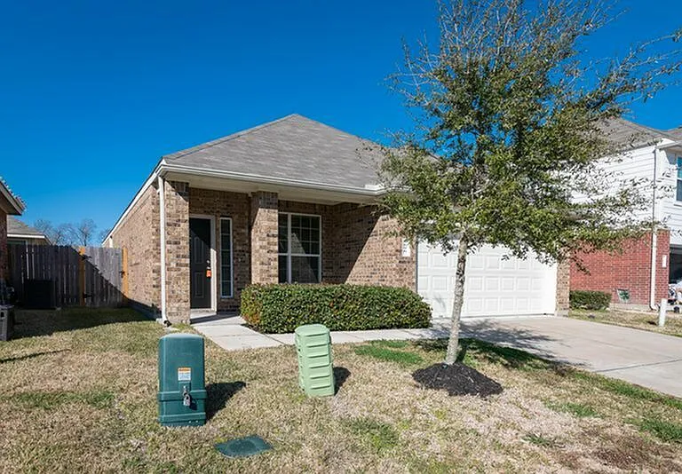 696 Fallow Ln — Photo 1