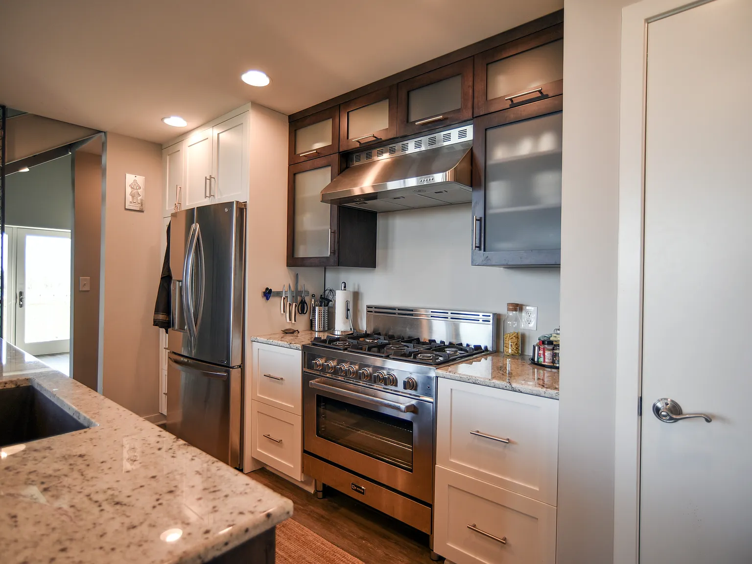 3 bed, 2.5 bath, 2172 sqft, $4,100 — Photo 4