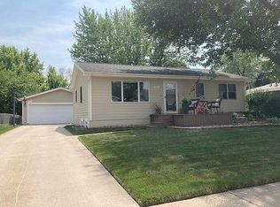 120 Gray Ave, Waukee, IA 50263
