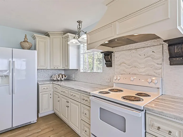 1578 Railroad Ave — Photo 10