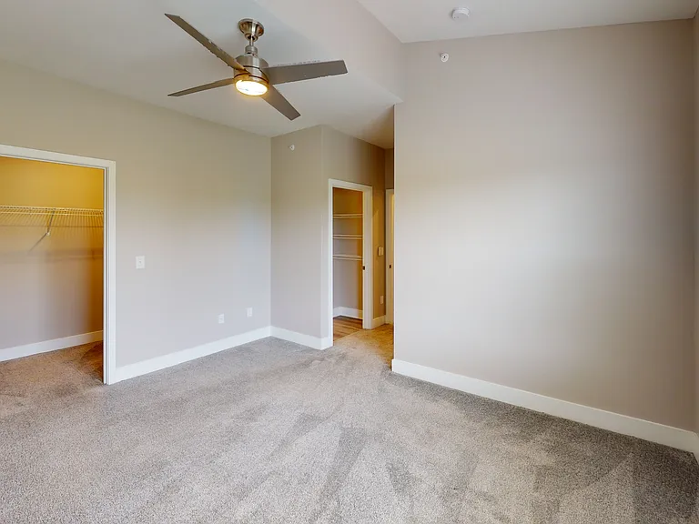 Alexander Pointe Apartments — Photo 40