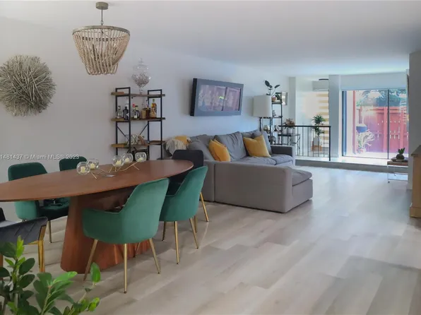 6704 SW 114th Pl APT E, Miami, FL 33173