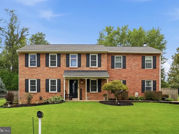 2 Sweet Briar Ln, Hagerstown, MD 21742