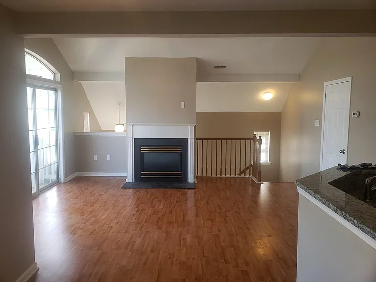 102 Middlebury Dr — Photo 8