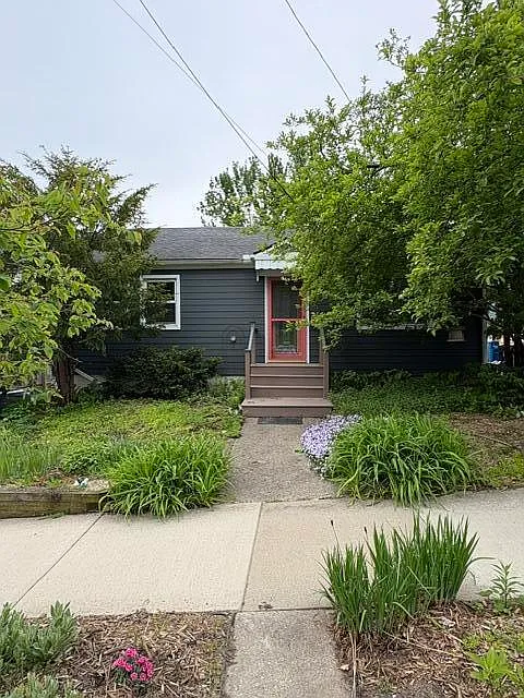213 W Summit St