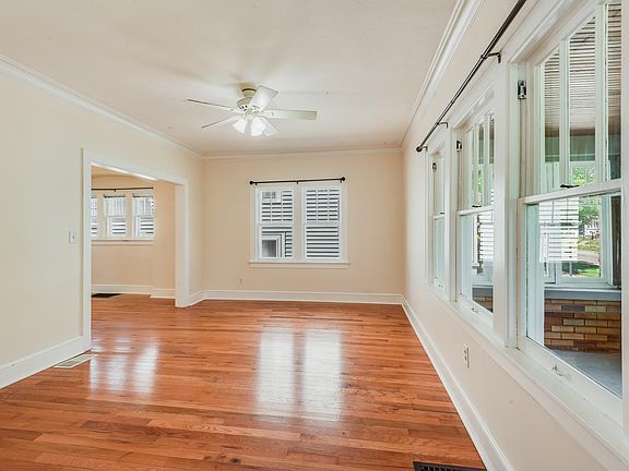2nd image of 516 Storrs St SE