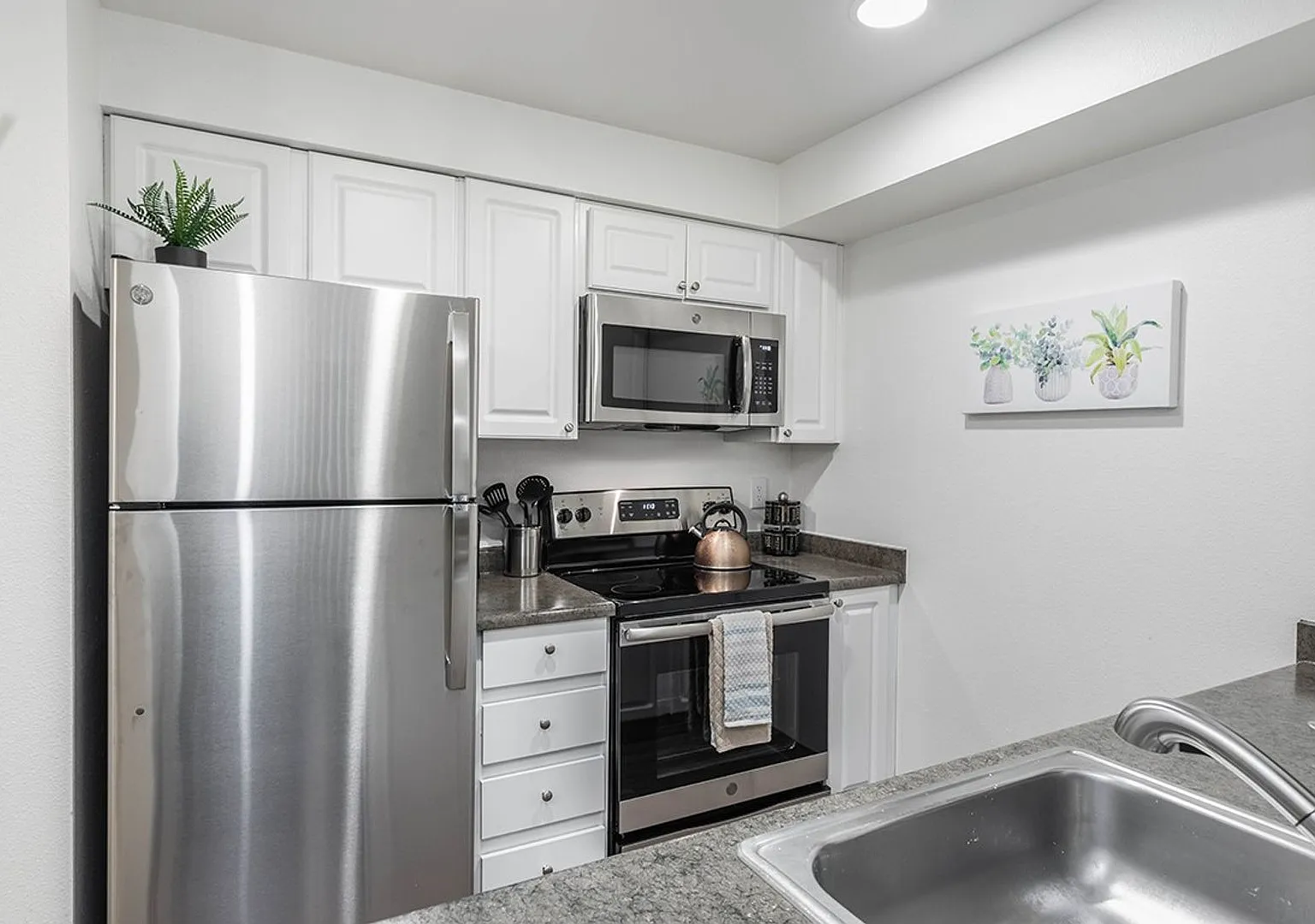 Kenmore Village Apartments — Photo 1