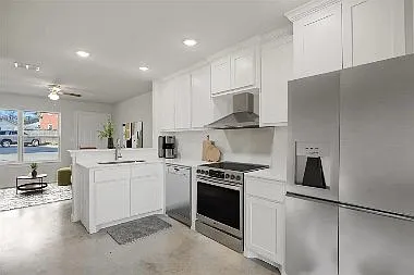 645 N McCart St #645 N MCCART — Photo 7