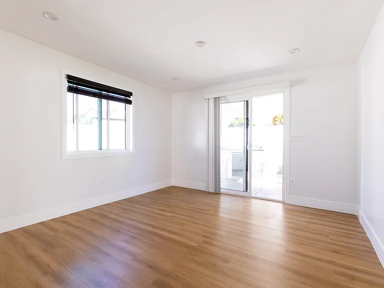 9738 N Lemona Ave — Photo 9