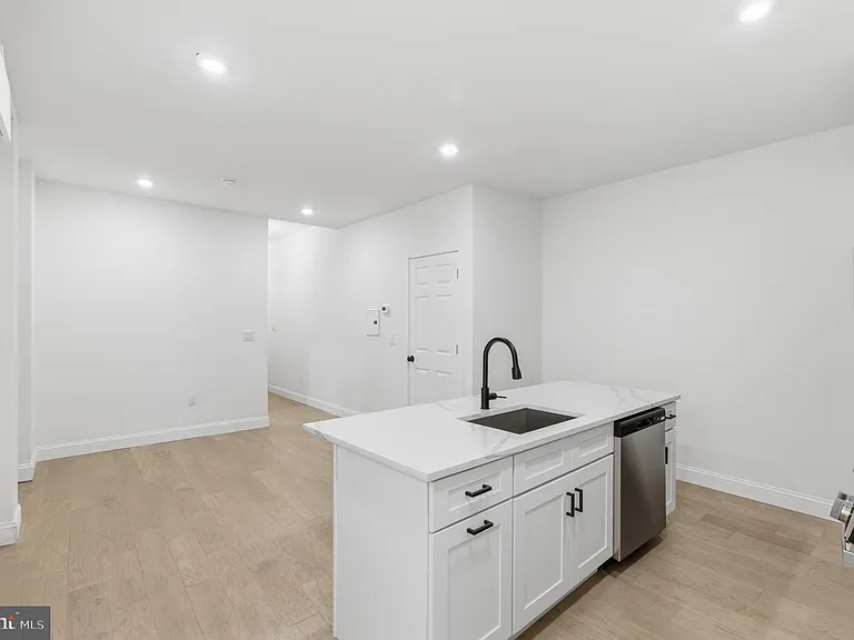 935 E Passyunk Ave #1 — Photo 14