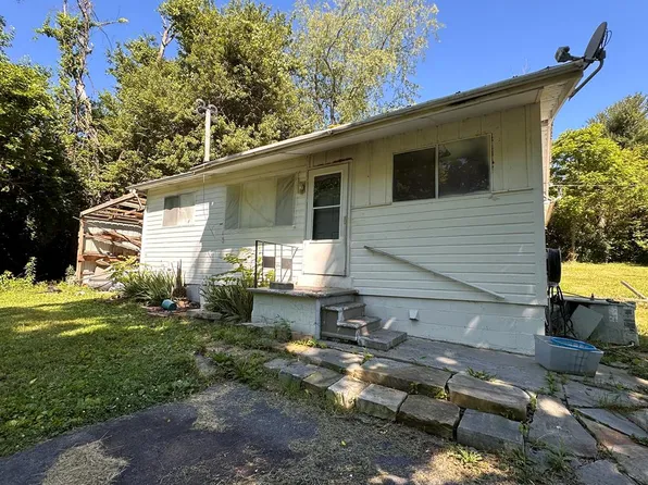 63 Dooley Ct, Crossville, TN 38555