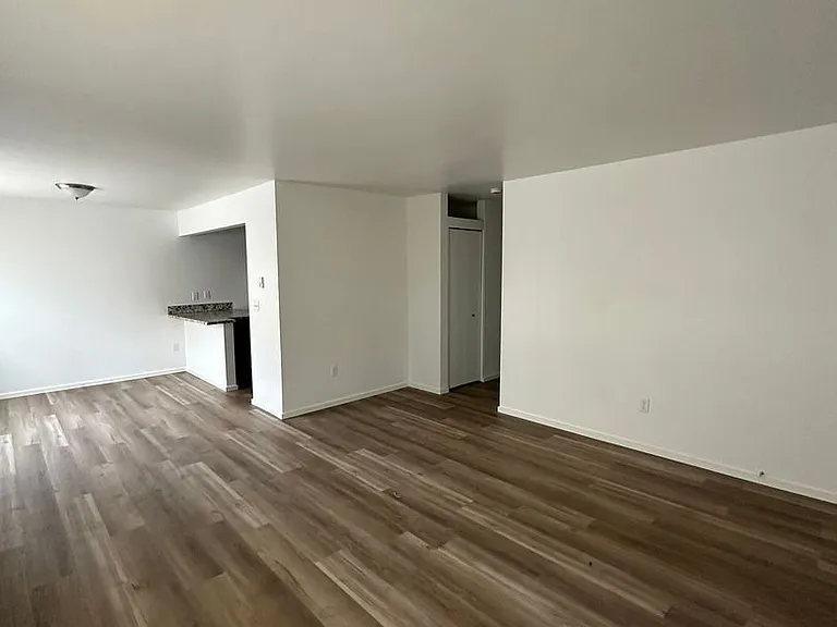 1351 NE 162nd Ave — Photo 3