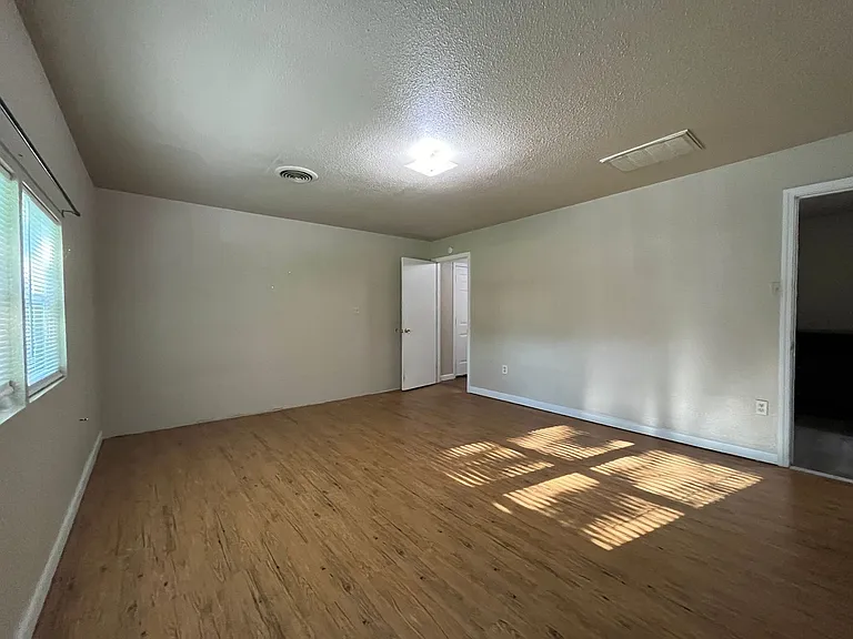 728 N Marion Ave — Photo 14