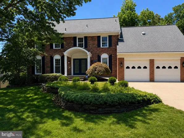 5904 Benfield Dr, Alexandria, VA 22310
