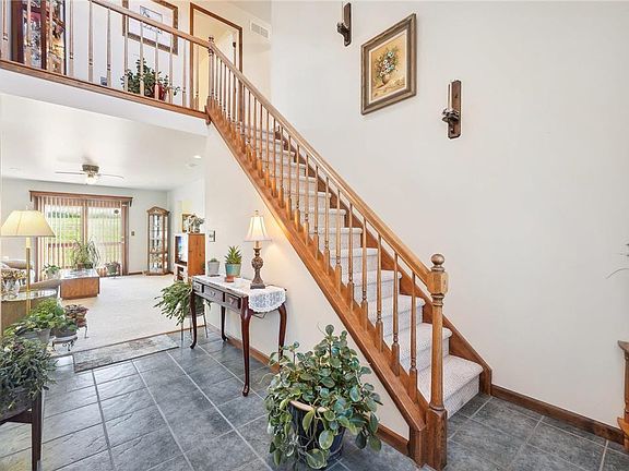 3rd image of 1334 Howard Ln