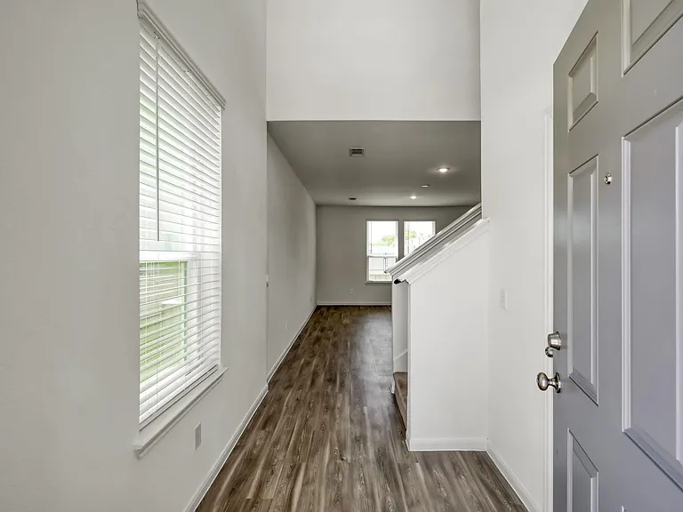 7314 Madison Commons Ln — Photo 4