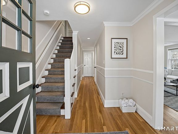 3rd image of 1091 Round Hill Road