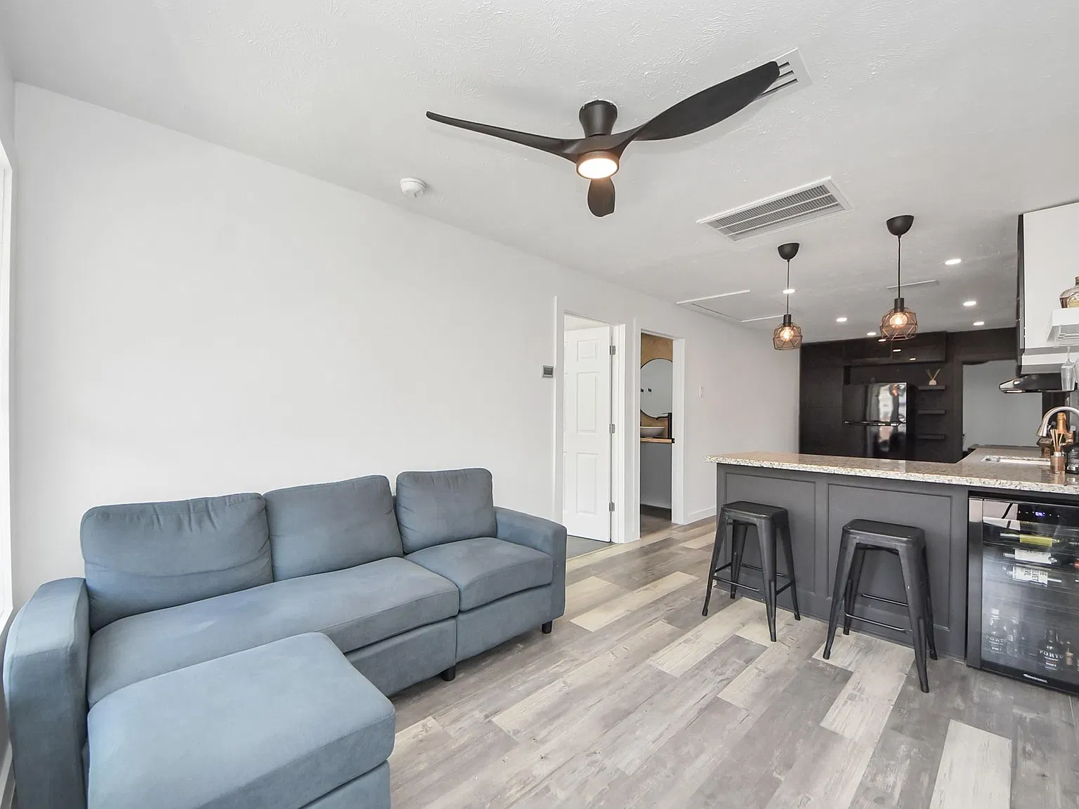 2 bed, 2.0 bath, 840 sqft, $2,200 — Photo 3
