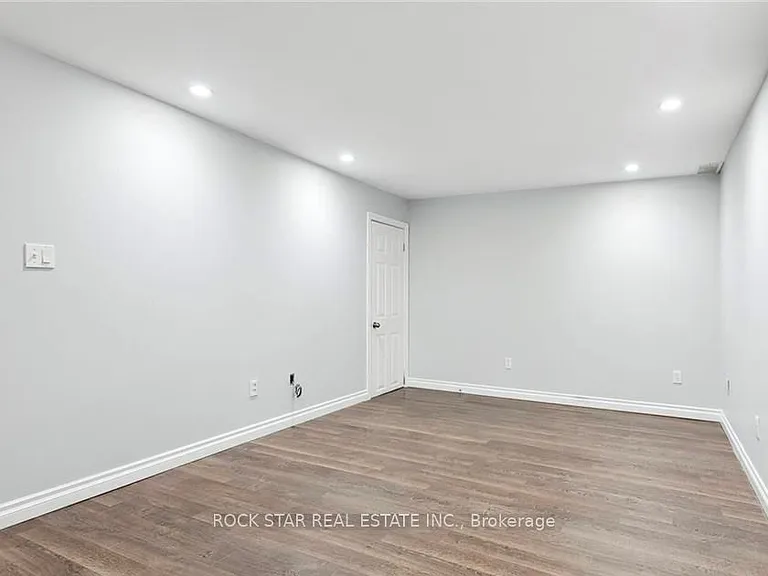 159 Henhoeffer Cres — Photo 4