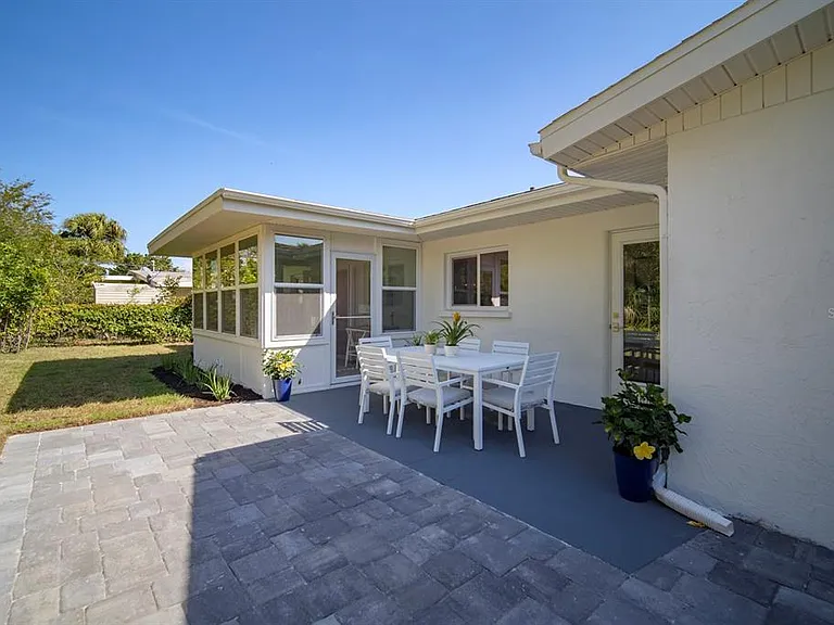 302 San Marco Dr — Photo 17
