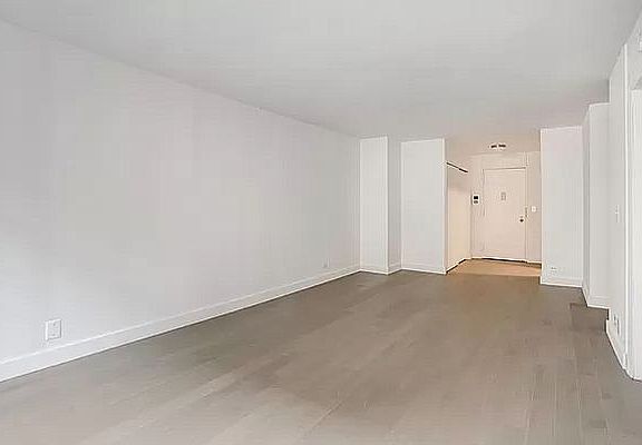 5th image of 300 Mercer St APT 7i