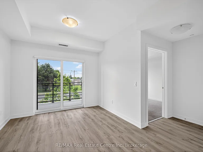 251 Northfield Dr E — Photo 14