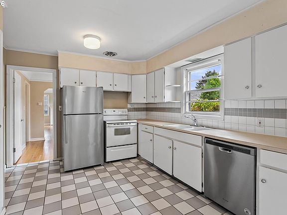 4th image of 4711 N Amherst St