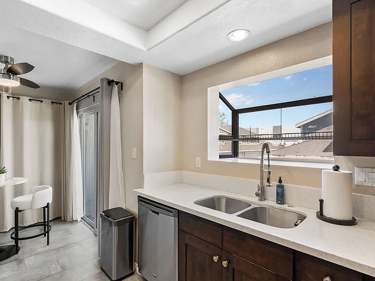 2024 S Bon View Ave #C — Photo 35