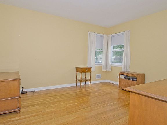 4th image of 190 Bergenline Ave