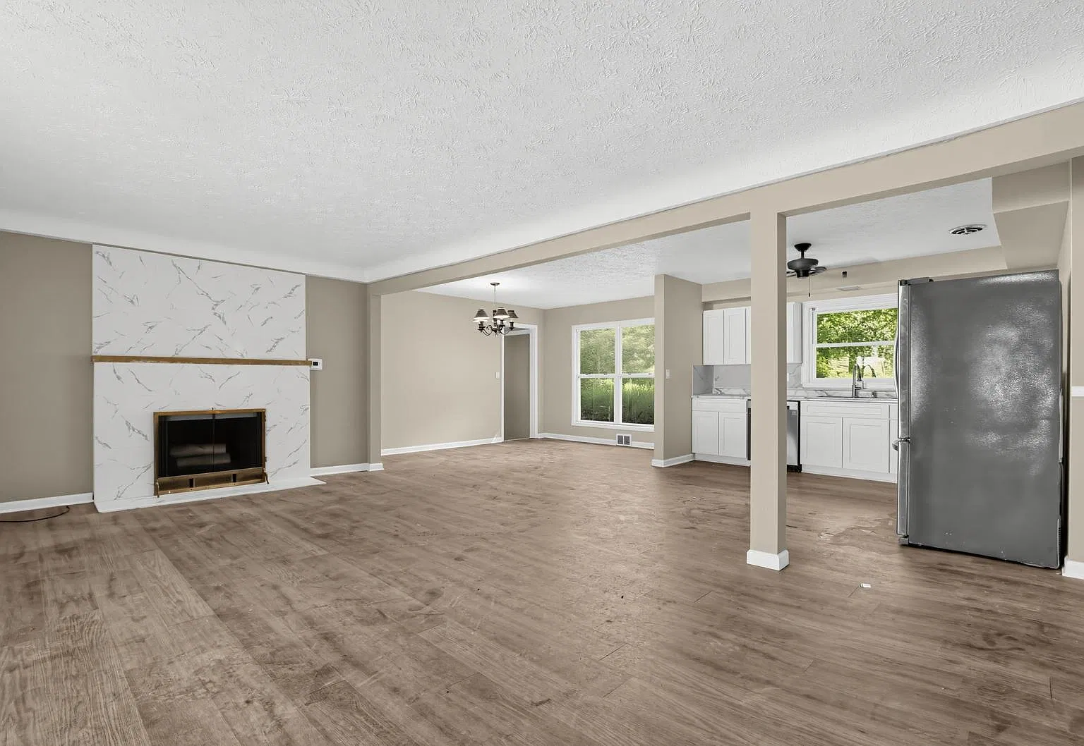 4 bed, 2256 sqft, $2,600 — Photo 2