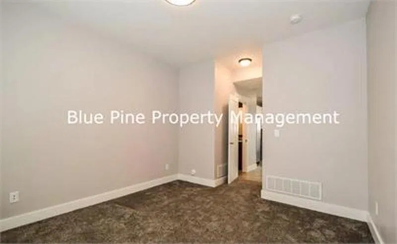 3 bed, 1.5 bath, 1142 sqft, $1,350 — Photo 3