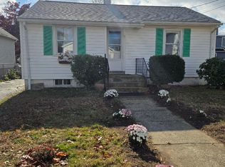 5 4th Ave, Waterford, CT 06385