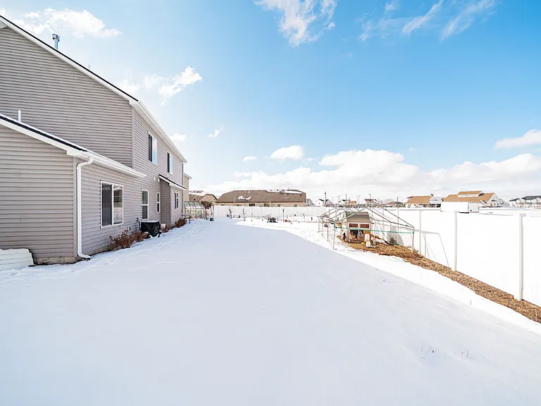 835 S 2380 W — Photo 47