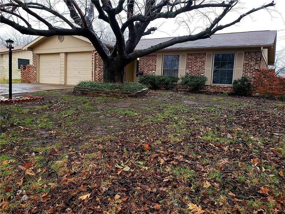 1st image of 208 NW Suzanne Ter