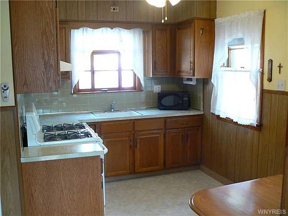 4th image of 84 Elmview Ave
