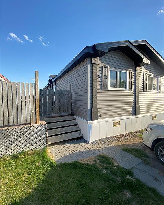 1st image of 9 Golfview CRESCENT
