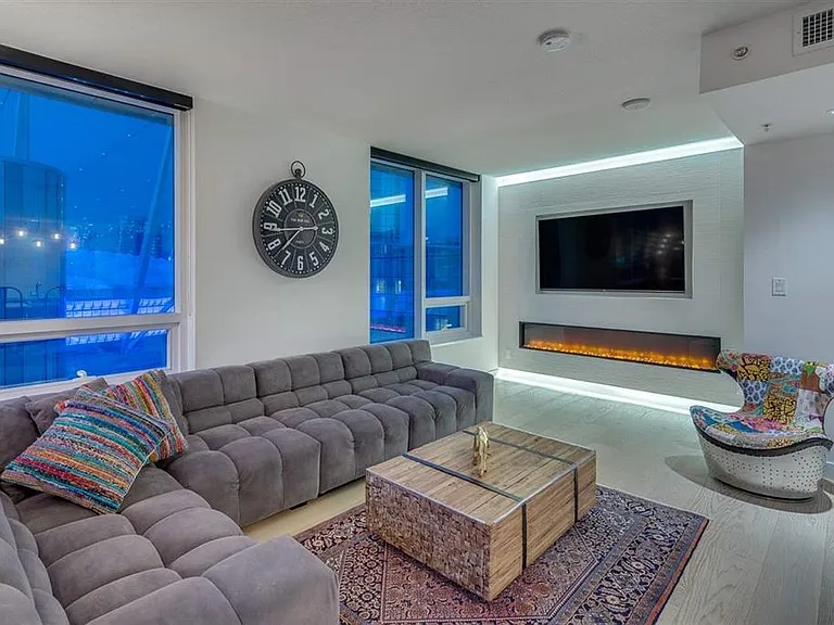 68 Smithe St #2015 — Photo 4
