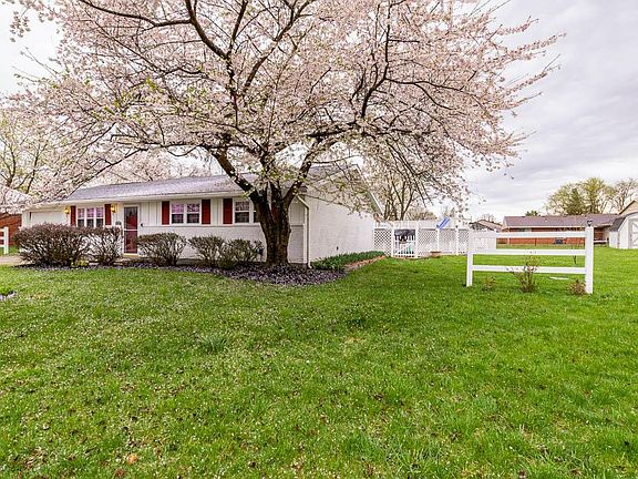 3rd image of 2035 Arapaho Dr