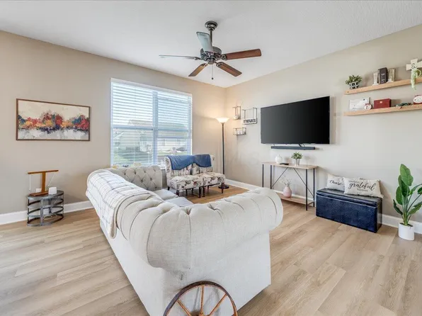 182 Honey Locust Ln, Commercial Point, OH 43116