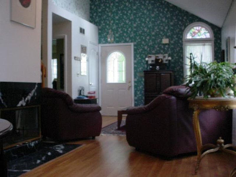5th image of 19 OAK LEAF Drive