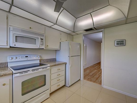 4th image of 700 SE 6 Avenue #105
