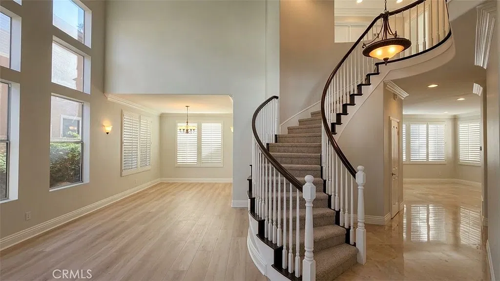 4 bed, 2373 sqft, $9,000 — Photo 2