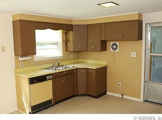 132 Fairlane Dr, Rochester, NY 14626