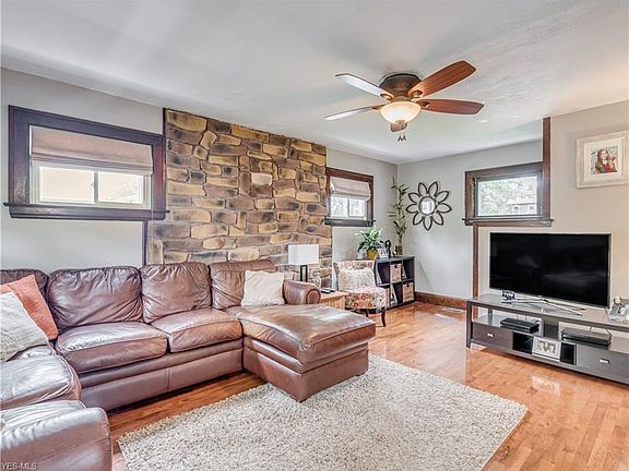 5th image of 143 Magnolia Ave